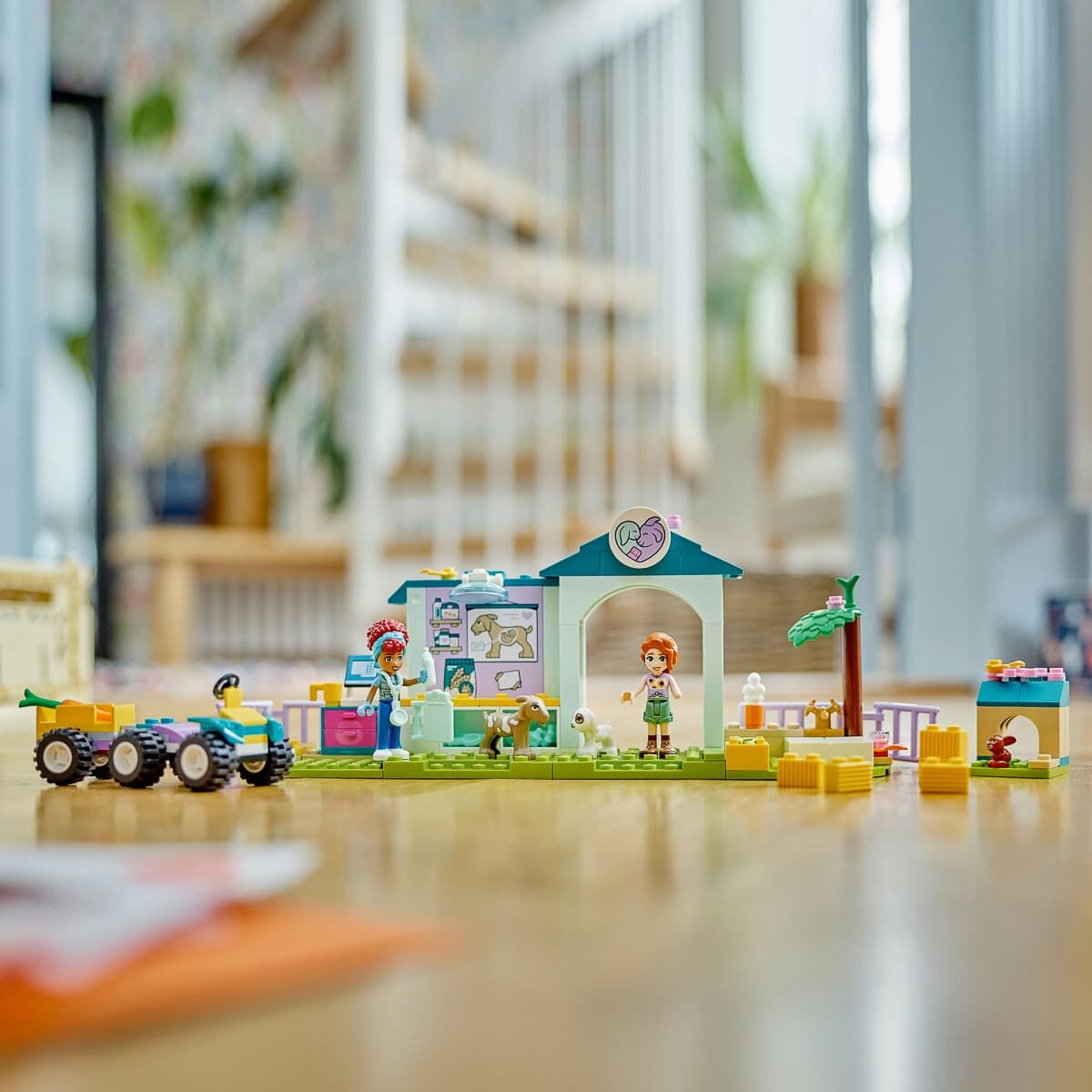 Конструктор LEGO Friends Ветеринарна клініка для сільськогосподарських тварин (42632)