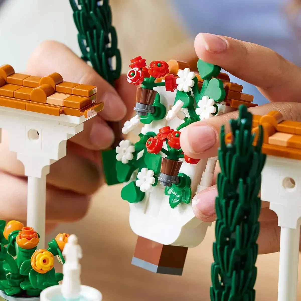 Конструктор LEGO Icons Сад фонтанів (10359)