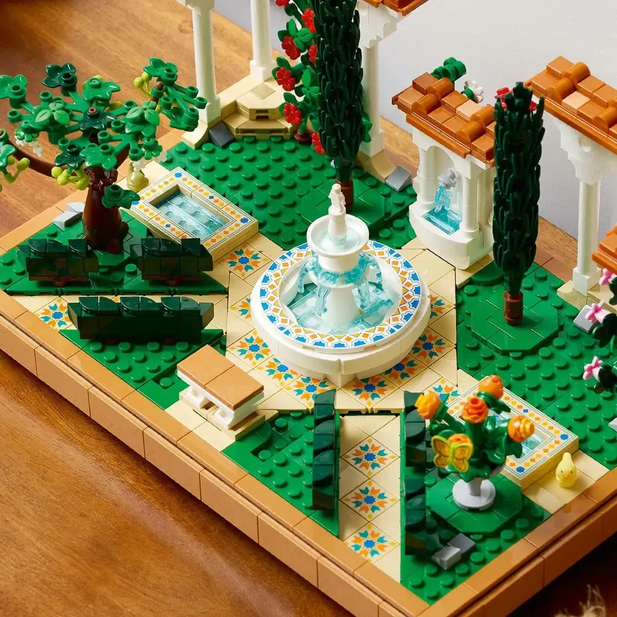 Конструктор LEGO Icons Сад фонтанів (10359)