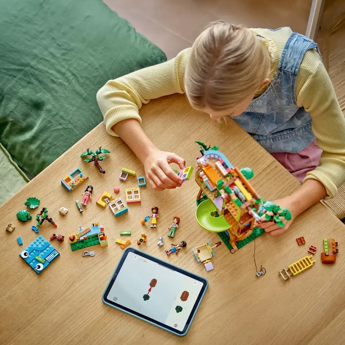 Конструктор LEGO Friends Тусовка у будиночку дружби на дереві (42652)