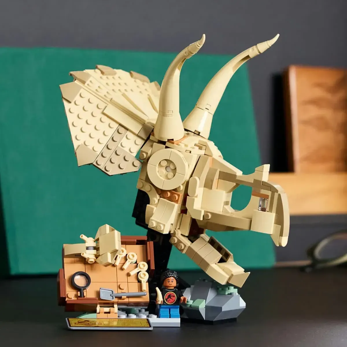 Конструктор LEGO Jurassic World Скамʼянілості динозаврів: череп трицератопса (76969)