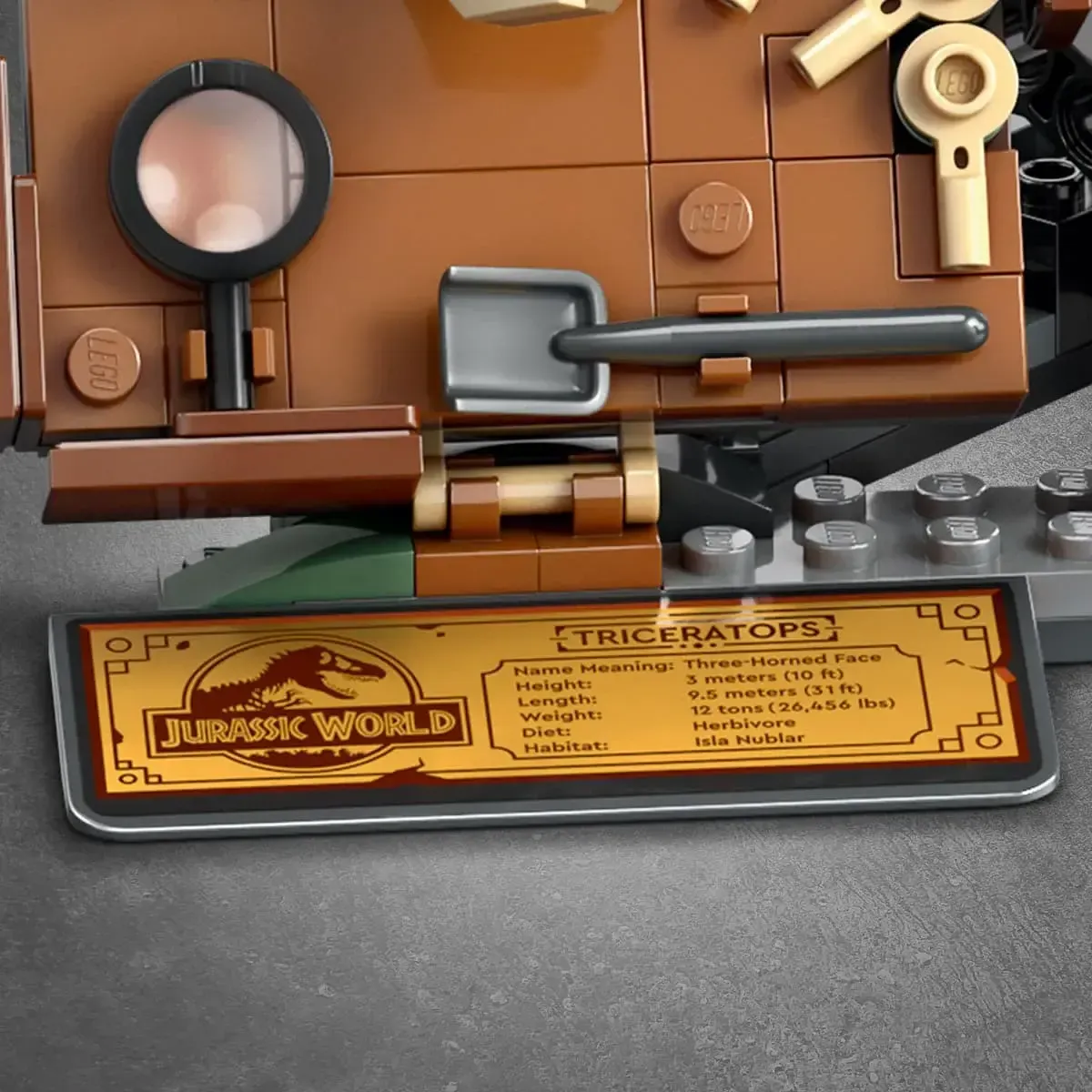 Конструктор LEGO Jurassic World Скамʼянілості динозаврів: череп трицератопса (76969)