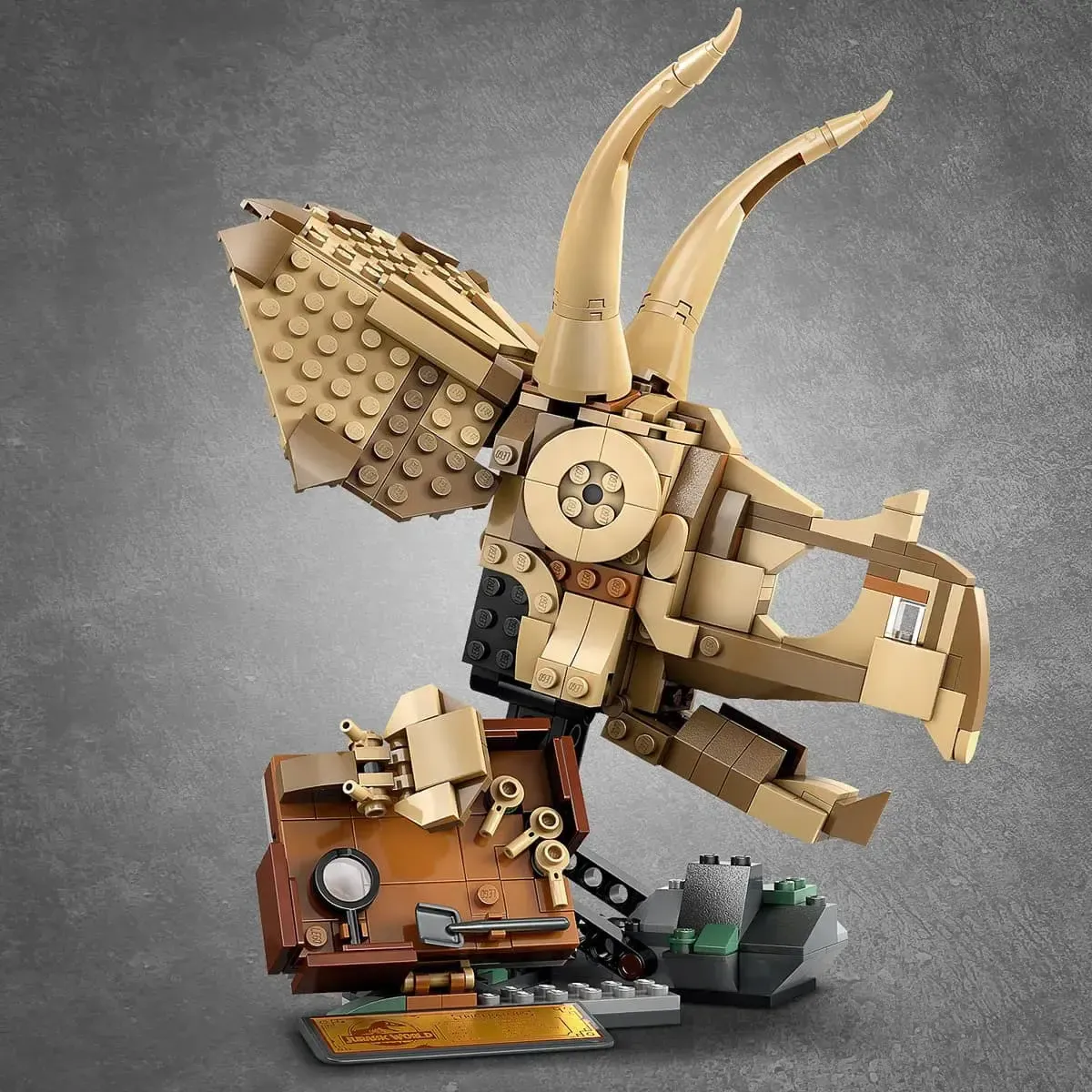 Конструктор LEGO Jurassic World Скамʼянілості динозаврів: череп трицератопса (76969)
