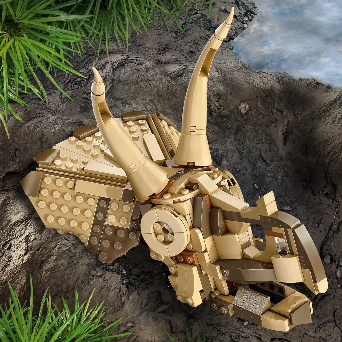 Конструктор LEGO Jurassic World Скамʼянілості динозаврів: череп трицератопса (76969)