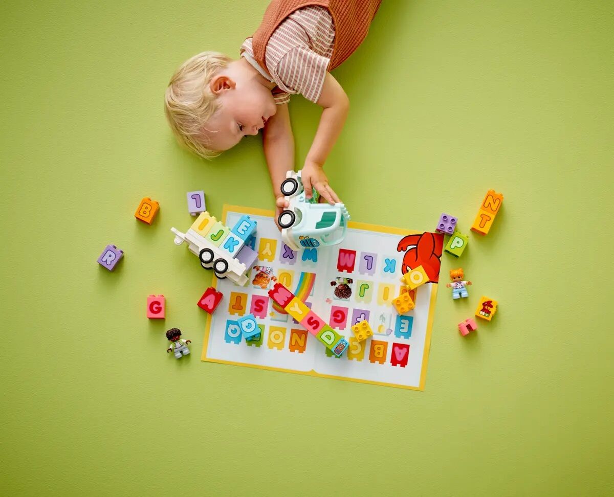 Конструктор LEGO DUPLO Town Вантажівка з абеткою (10421)