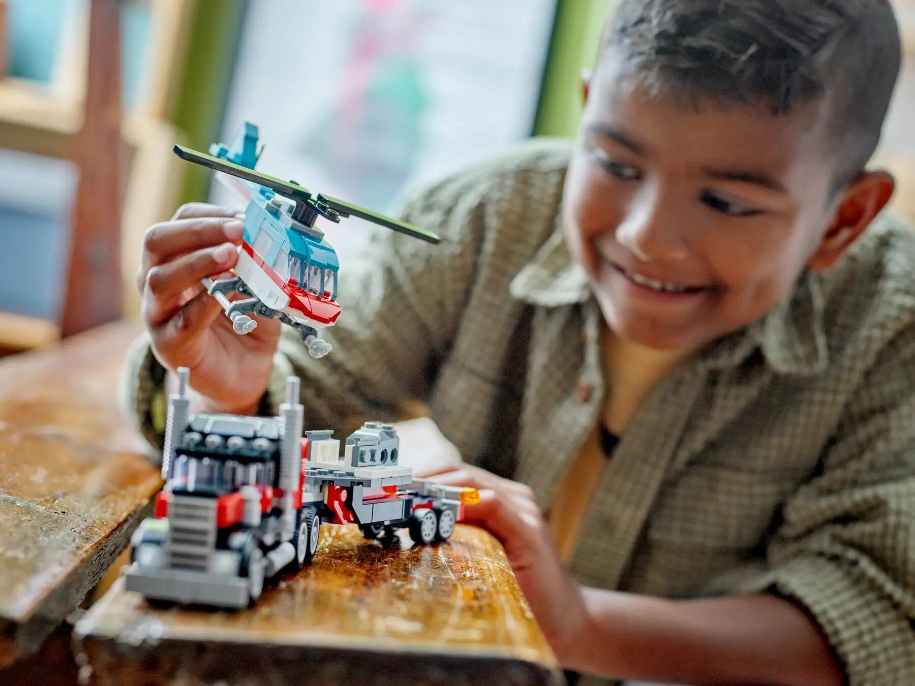 Конструктор LEGO Creator Бортова вантажівка з гелікоптером (31146)