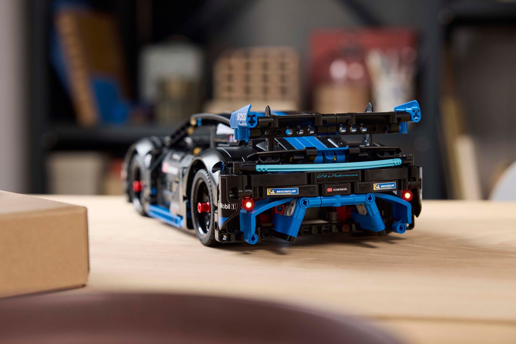 Конструктор LEGO Technic Автомобіль для перегонів Porsche GT4 e-Performance (42176)