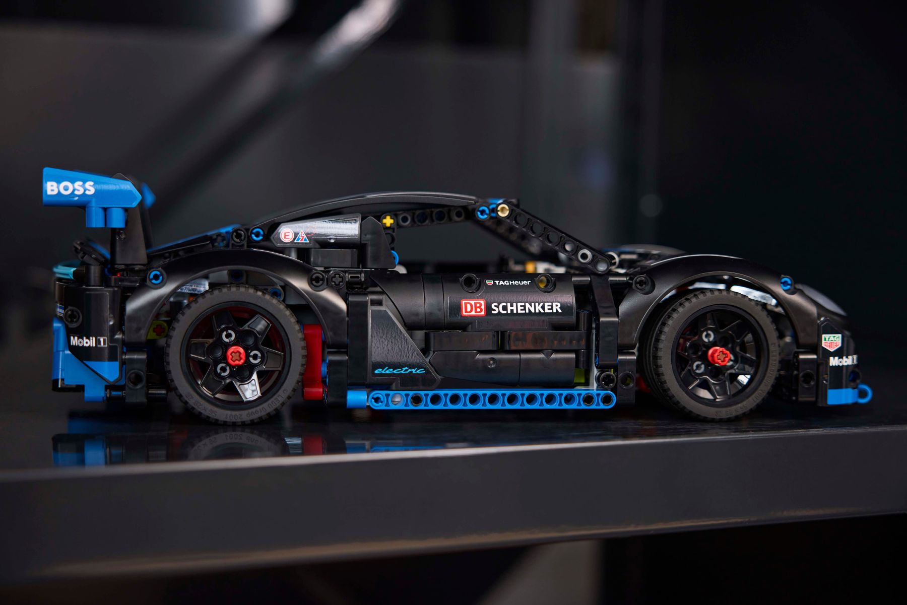 Конструктор LEGO Technic Автомобіль для перегонів Porsche GT4 e-Performance (42176)