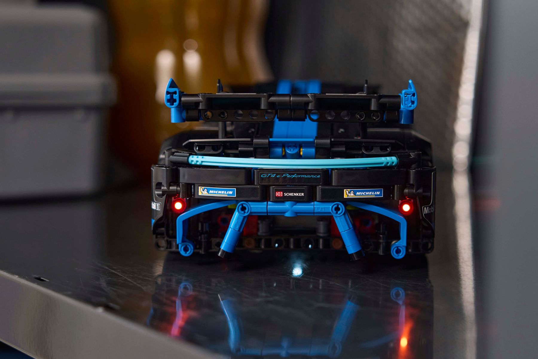 Конструктор LEGO Technic Автомобіль для перегонів Porsche GT4 e-Performance (42176)
