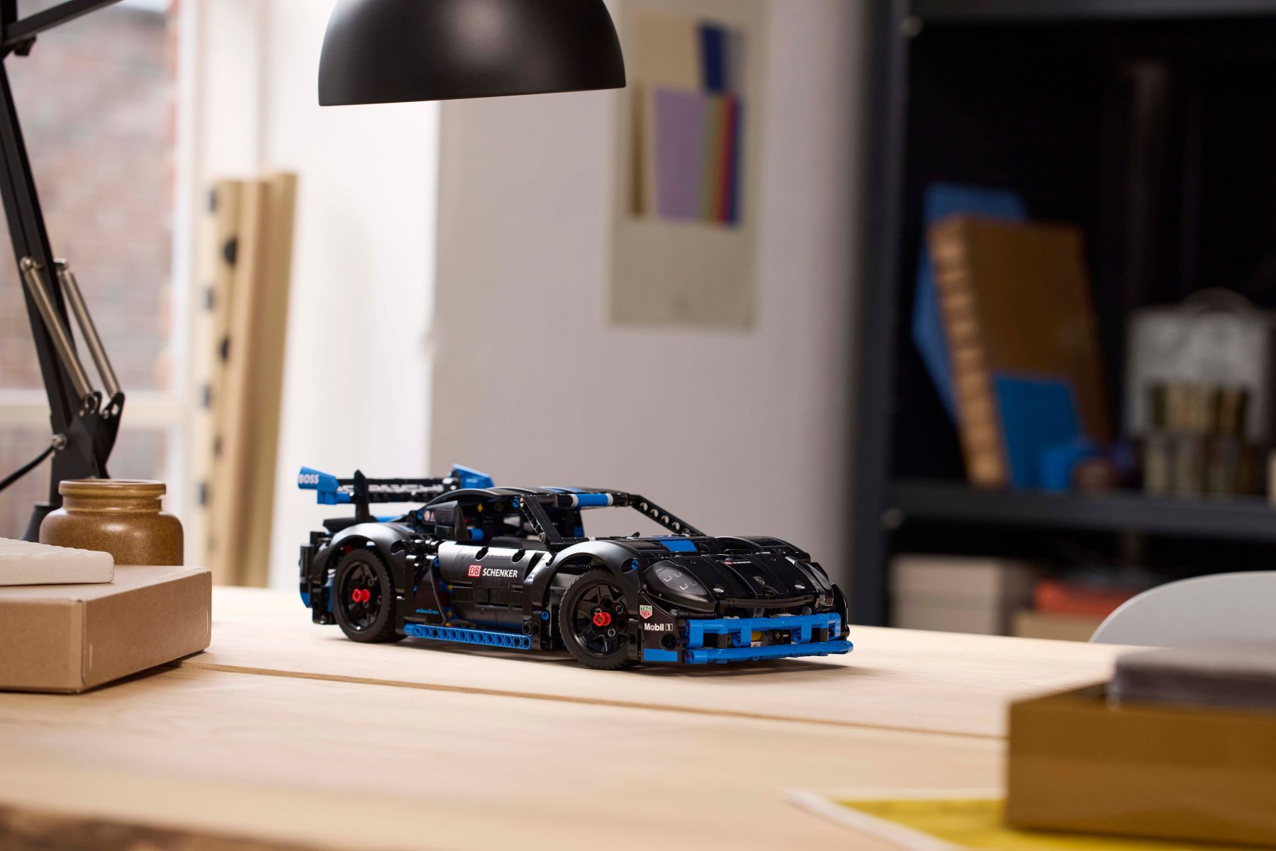 Конструктор LEGO Technic Автомобіль для перегонів Porsche GT4 e-Performance (42176)