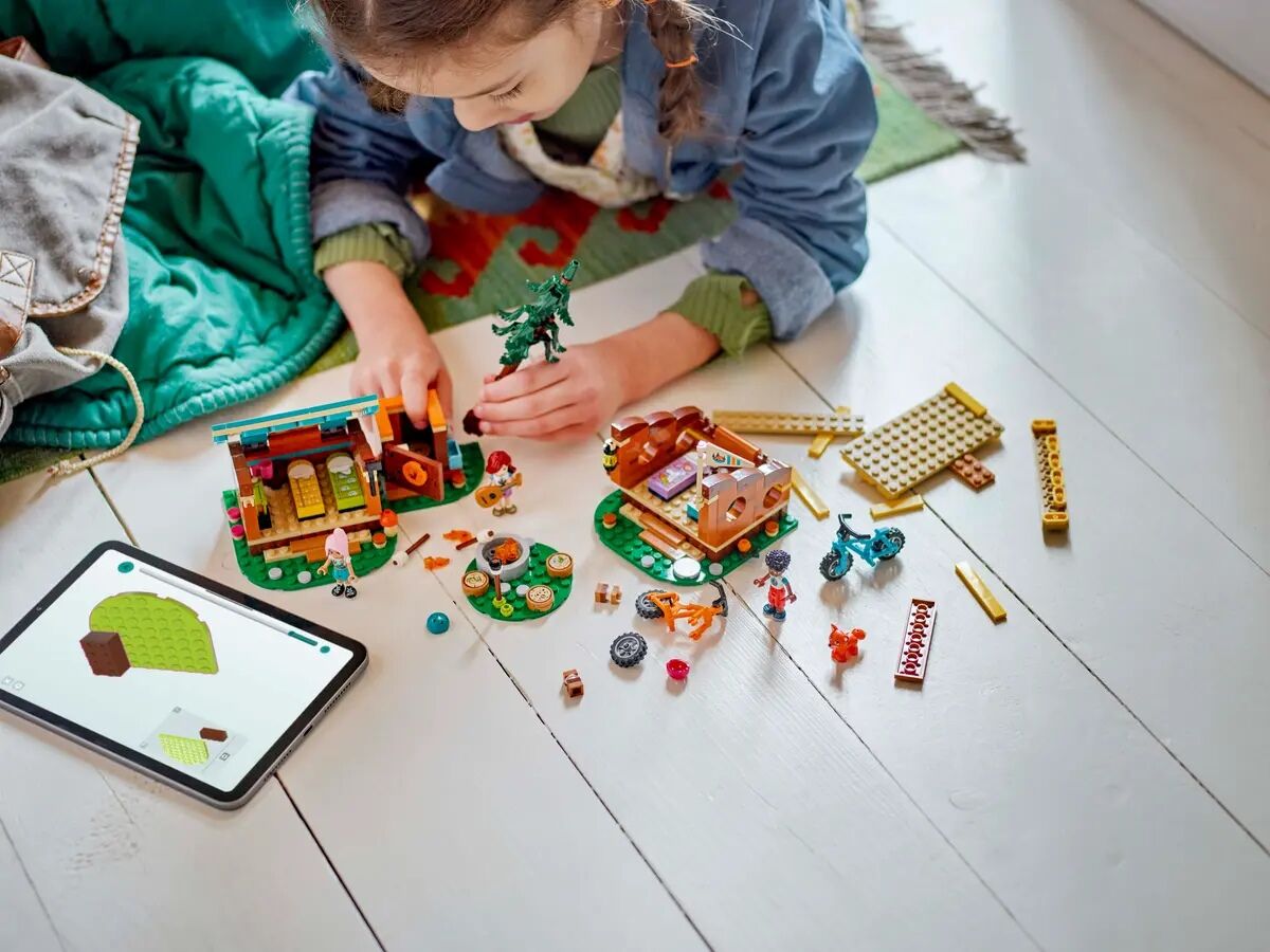 Конструктор LEGO Friends Затишні хатинки у пригодницькому таборі (42624)