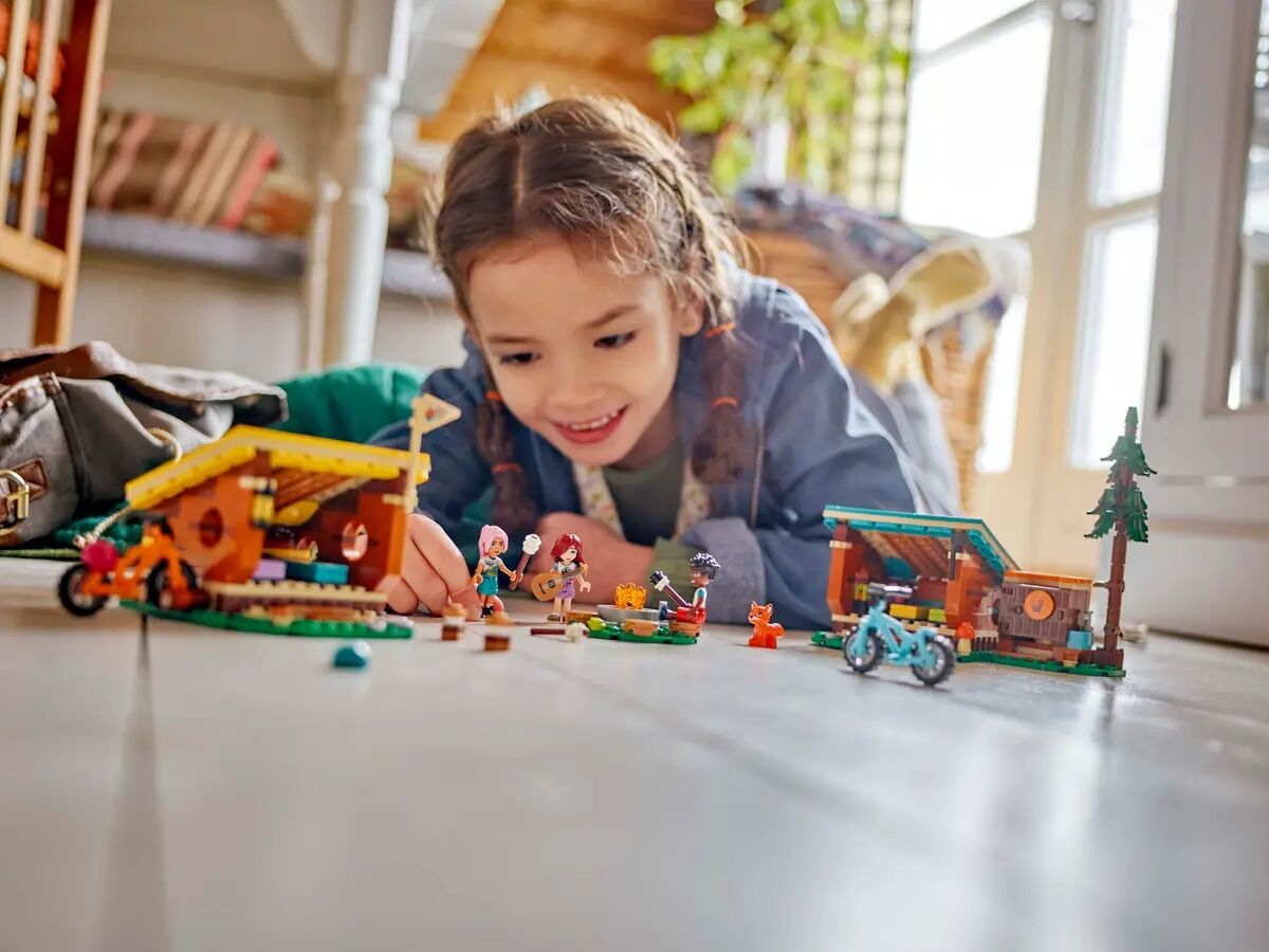 Конструктор LEGO Friends Затишні хатинки у пригодницькому таборі (42624)