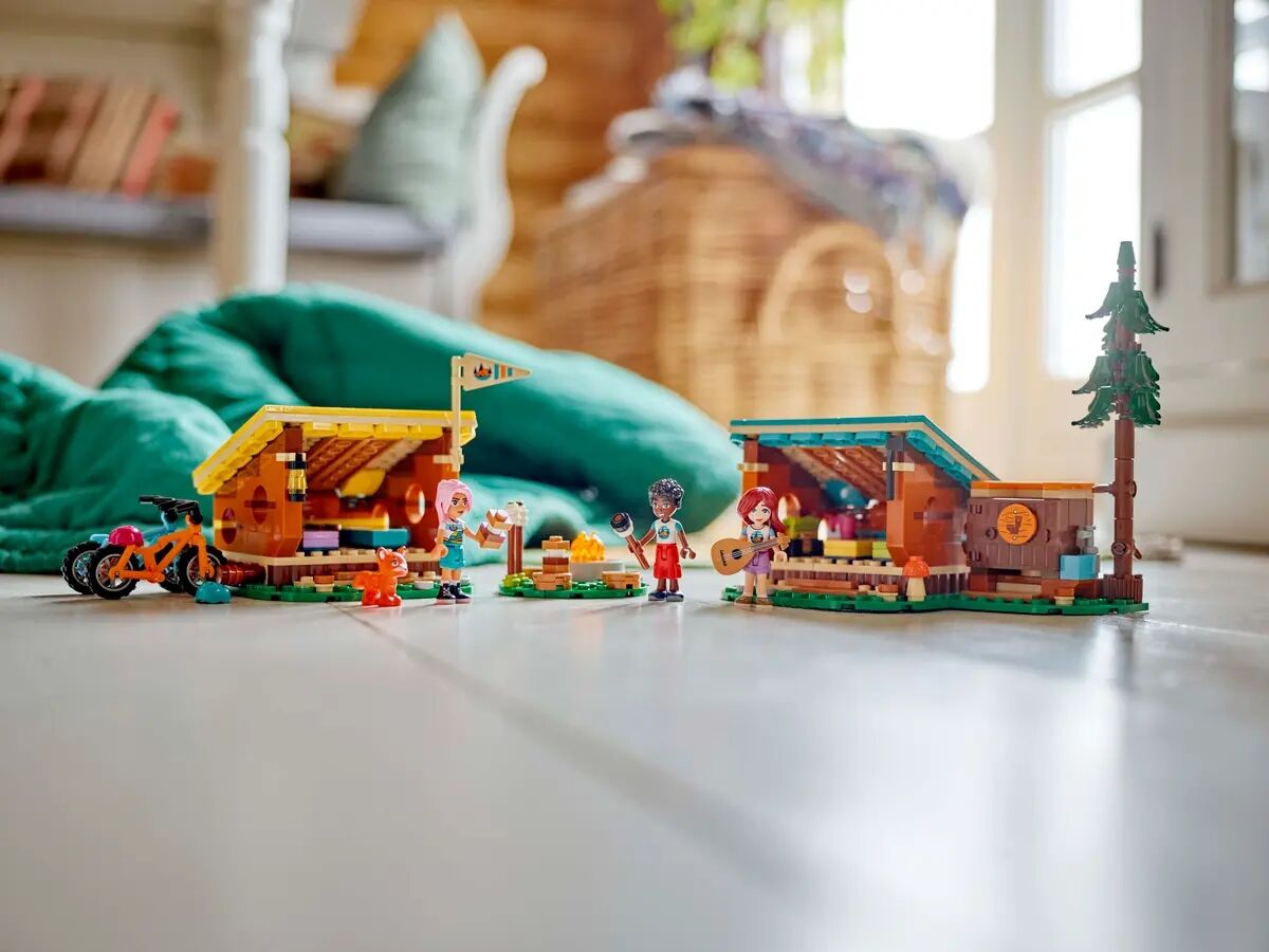 Конструктор LEGO Friends Затишні хатинки у пригодницькому таборі (42624)