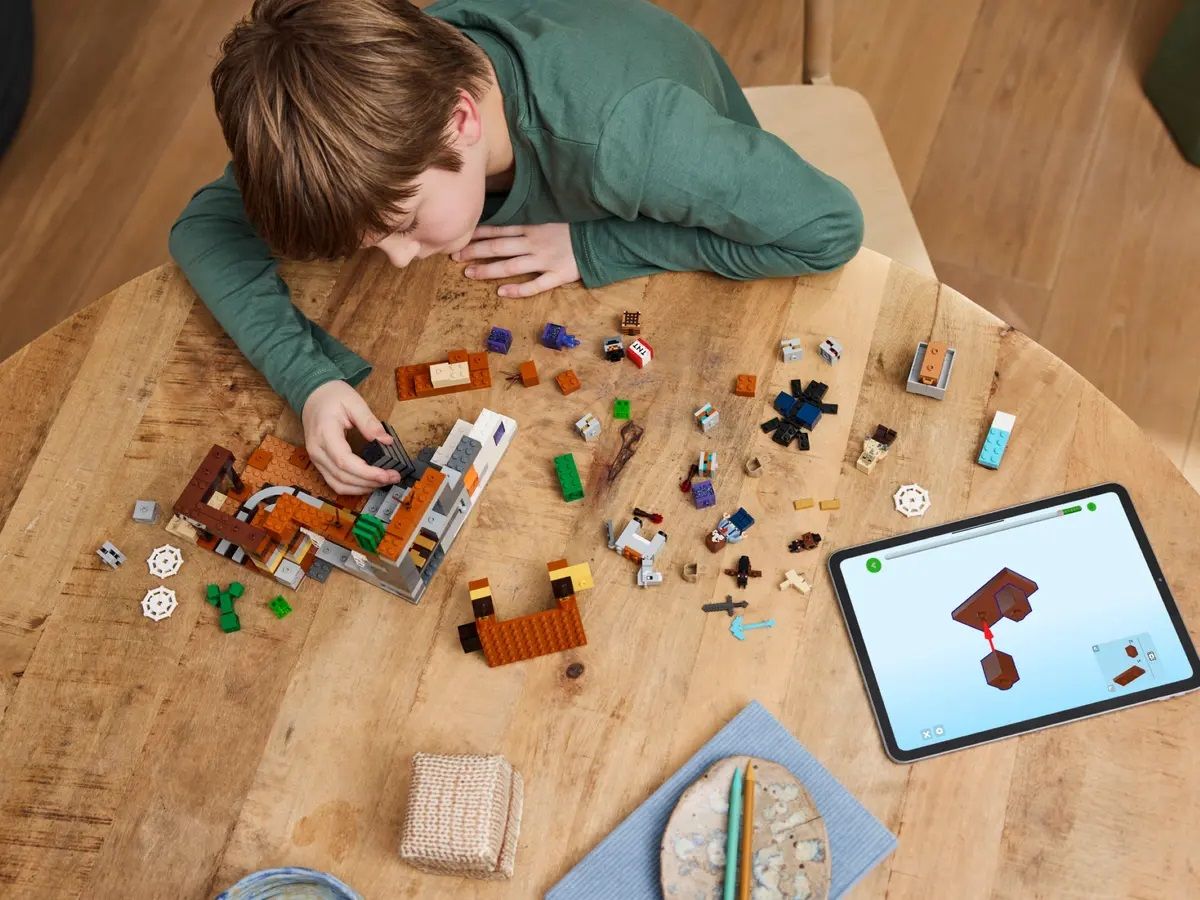 Конструктор LEGO Minecraft Покинута шахта у безплідних землях (21263)