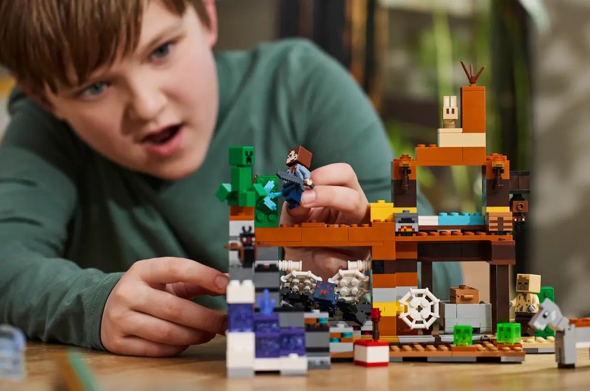 Конструктор LEGO Minecraft Покинута шахта у безплідних землях (21263)