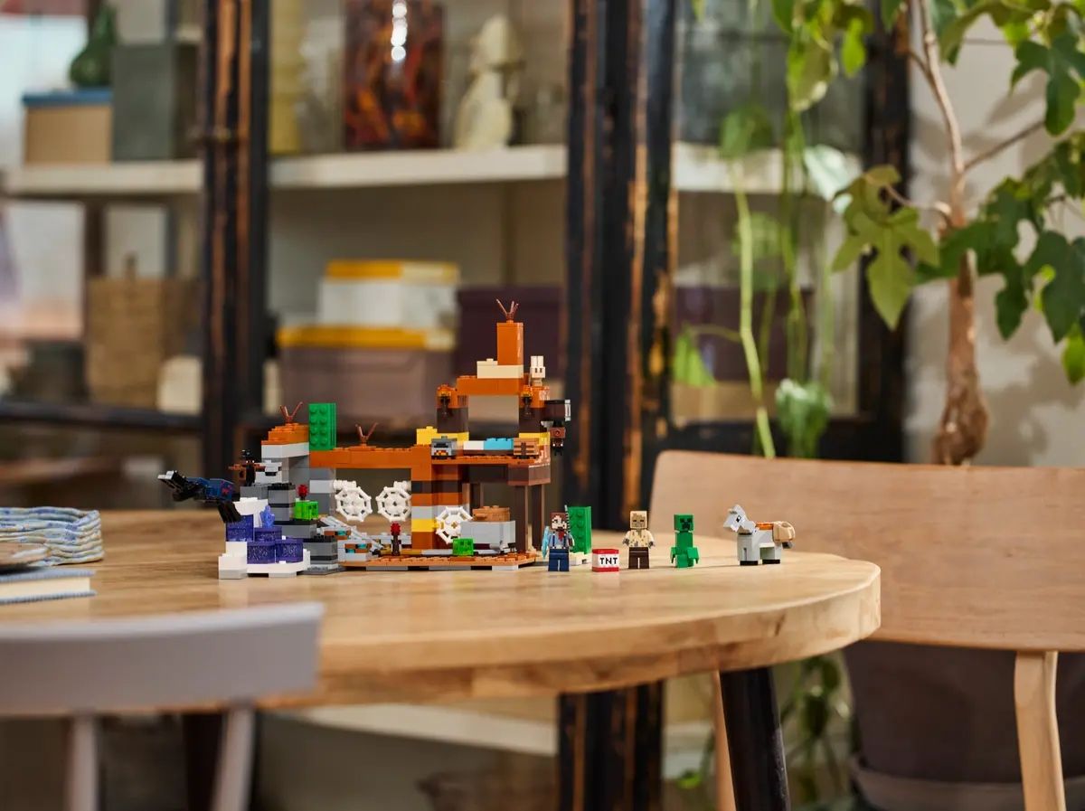 Конструктор LEGO Minecraft Покинута шахта у безплідних землях (21263)