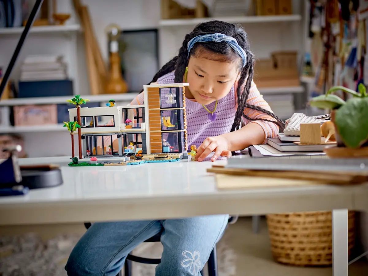 Конструктор LEGO Creator Сучасний будинок 3 в 1 (31153)