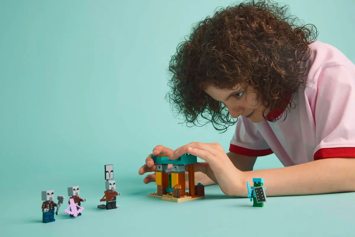 Конструктор LEGO Minecraft Пустельний патруль розбійника (21267)