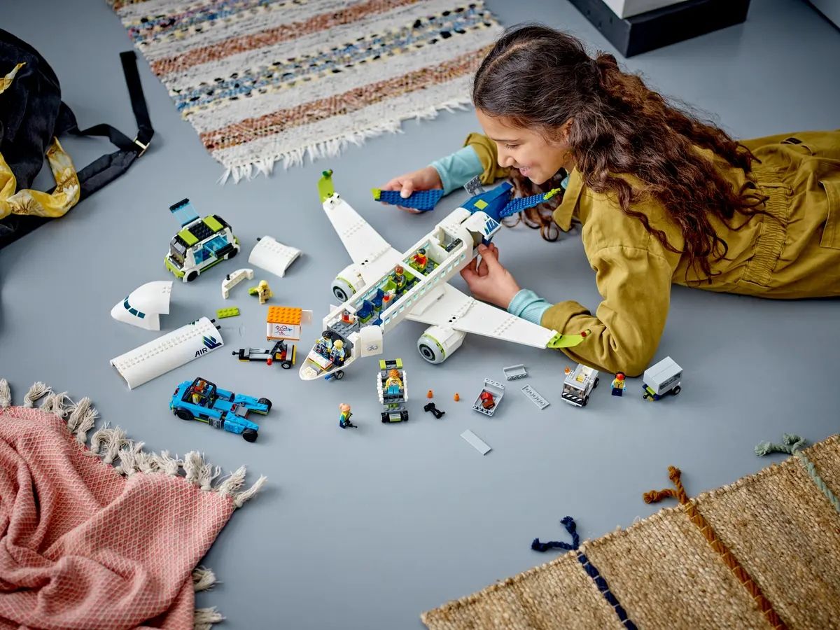 Конструктор LEGO City Пасажирський літак (60367)