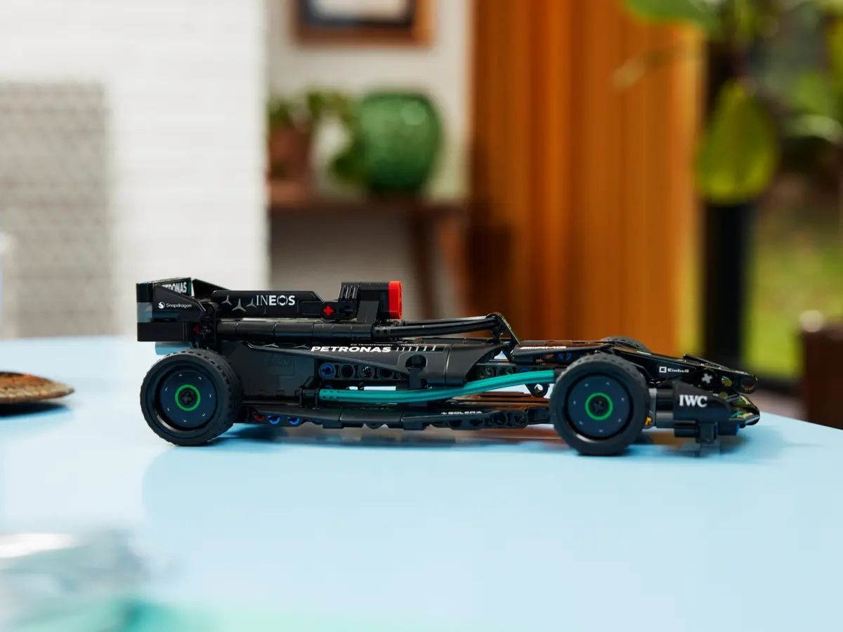 Конструктор TECHNIC Mercedes-AMG F1 W14 E Performance Pull-Back