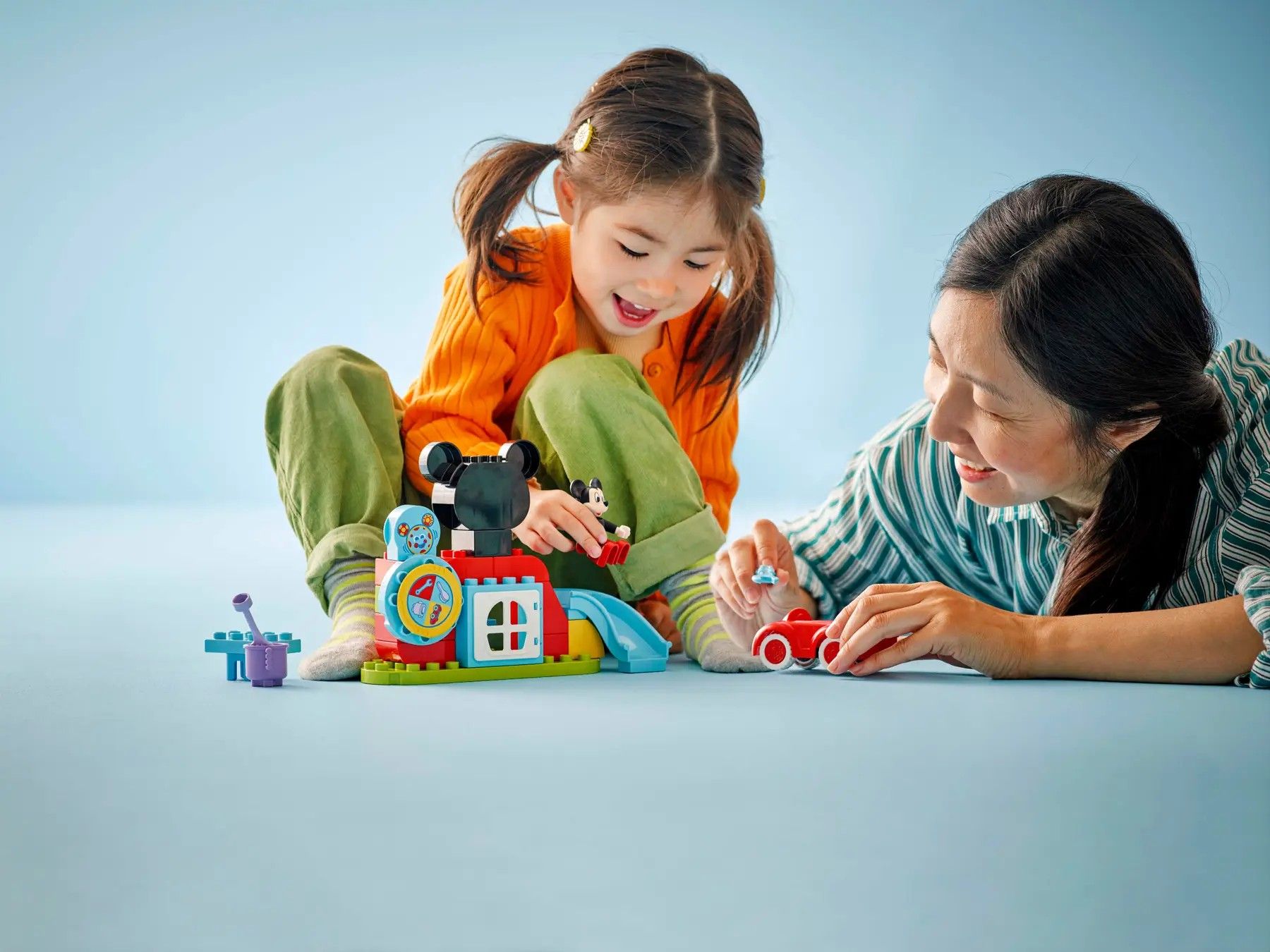 Конструктор LEGO DUPLO Disney Міккі Маус: Клубний будинок і автомобіль (10454)