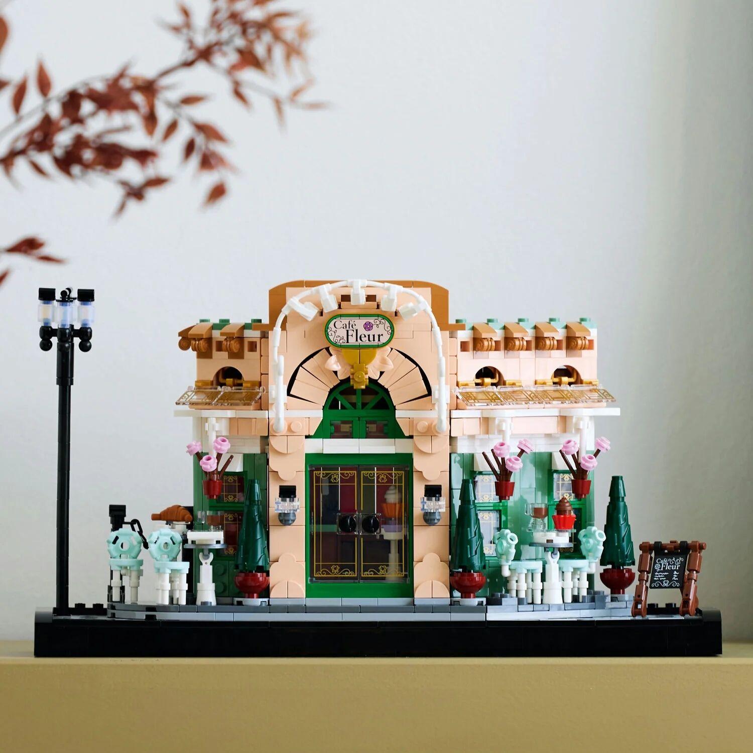 Конструктор LEGO Icons Французька кав'ярня (10362)