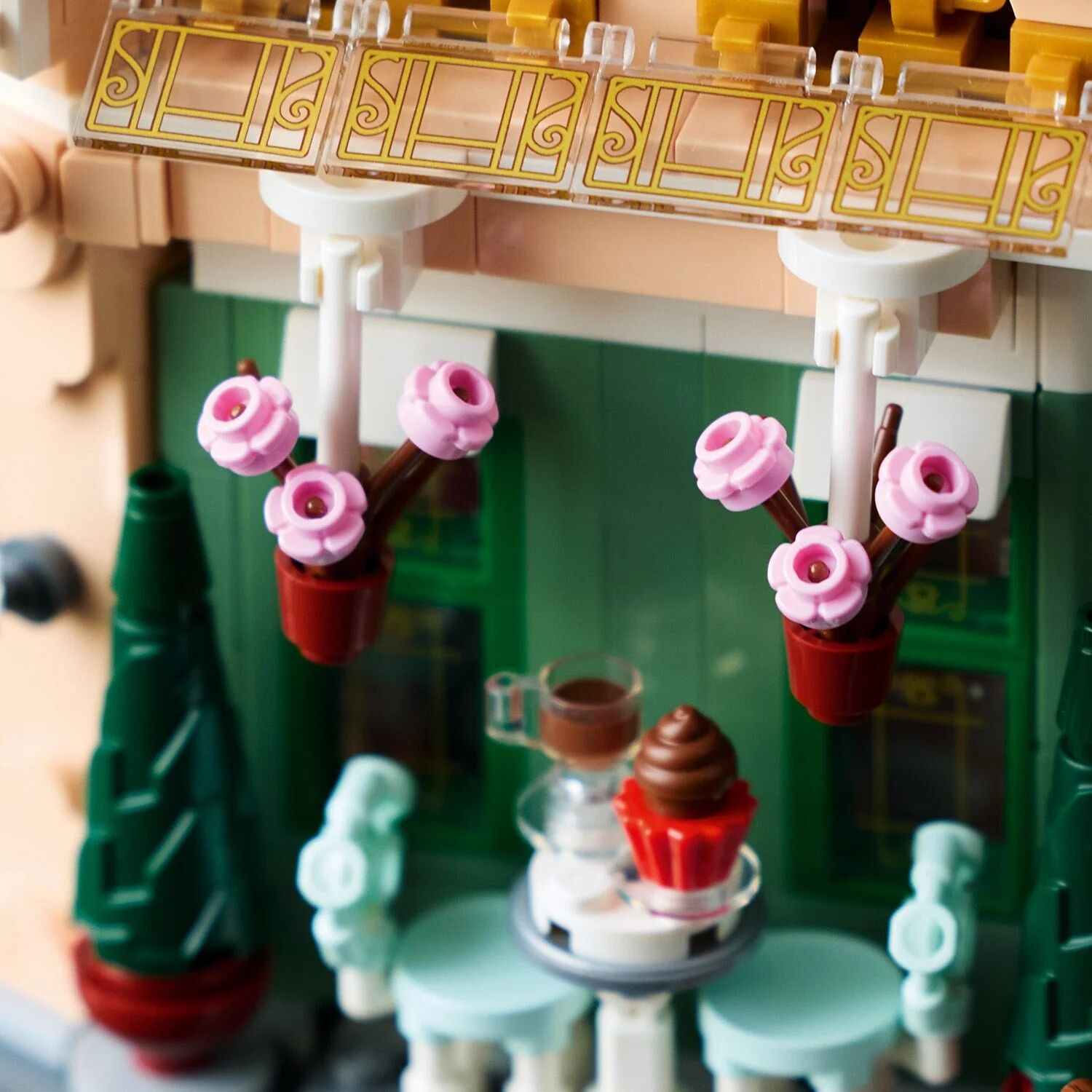 Конструктор LEGO Icons Французька кав'ярня (10362)