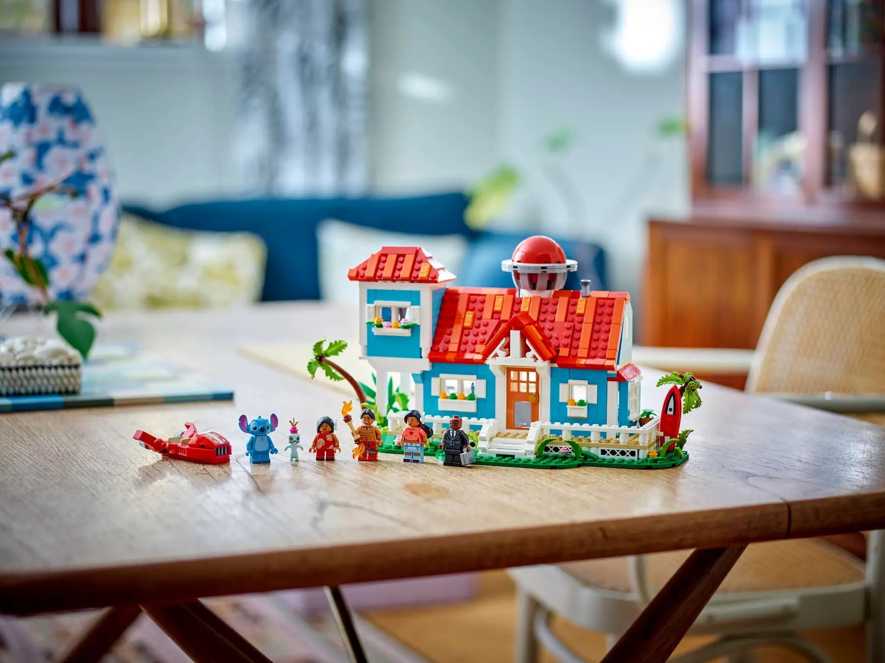 Конструктор LEGO Disney Пляжний будинок Ліло і Стіч (43268)