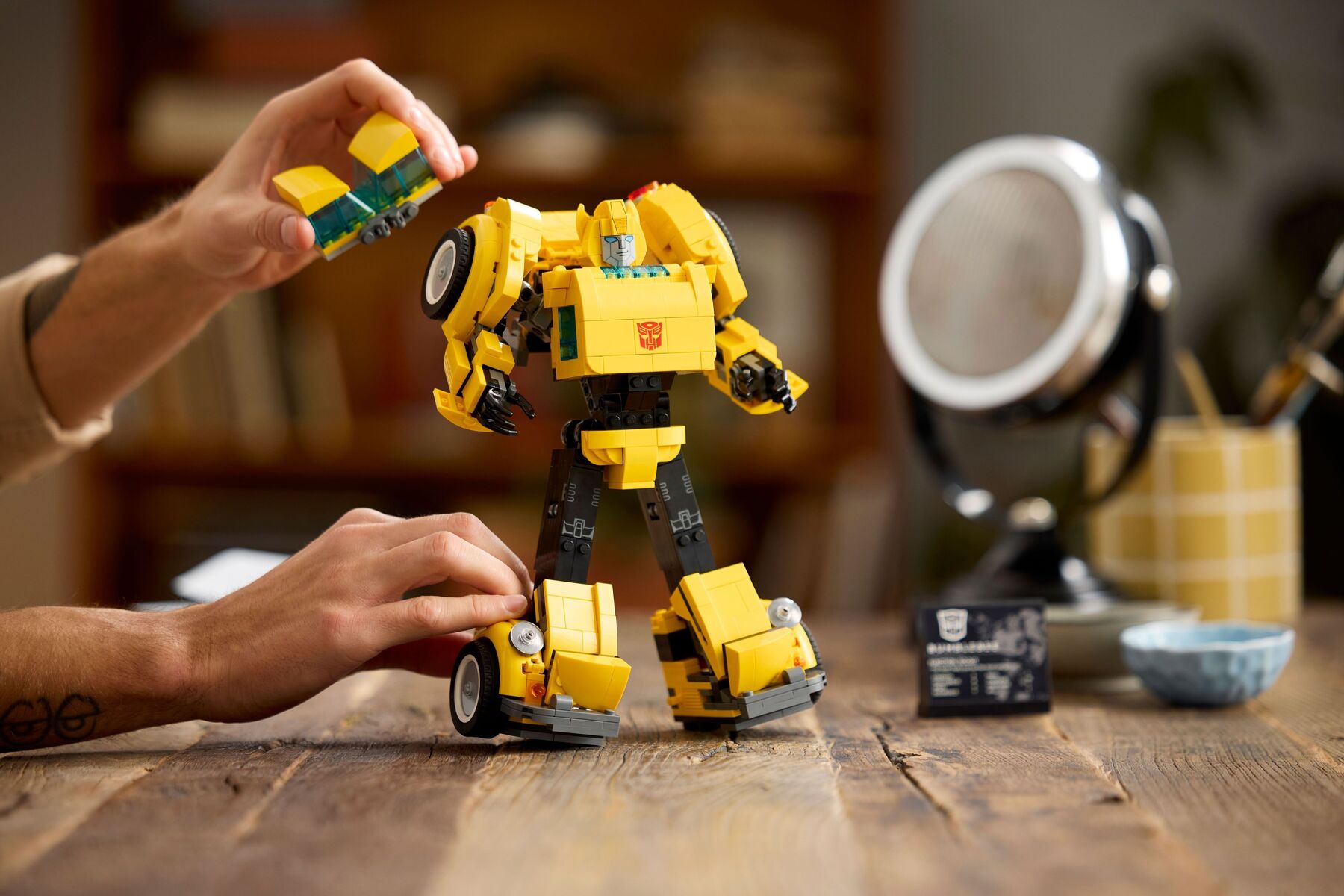 Конструктор LEGO Icons Бамблбі (10338)