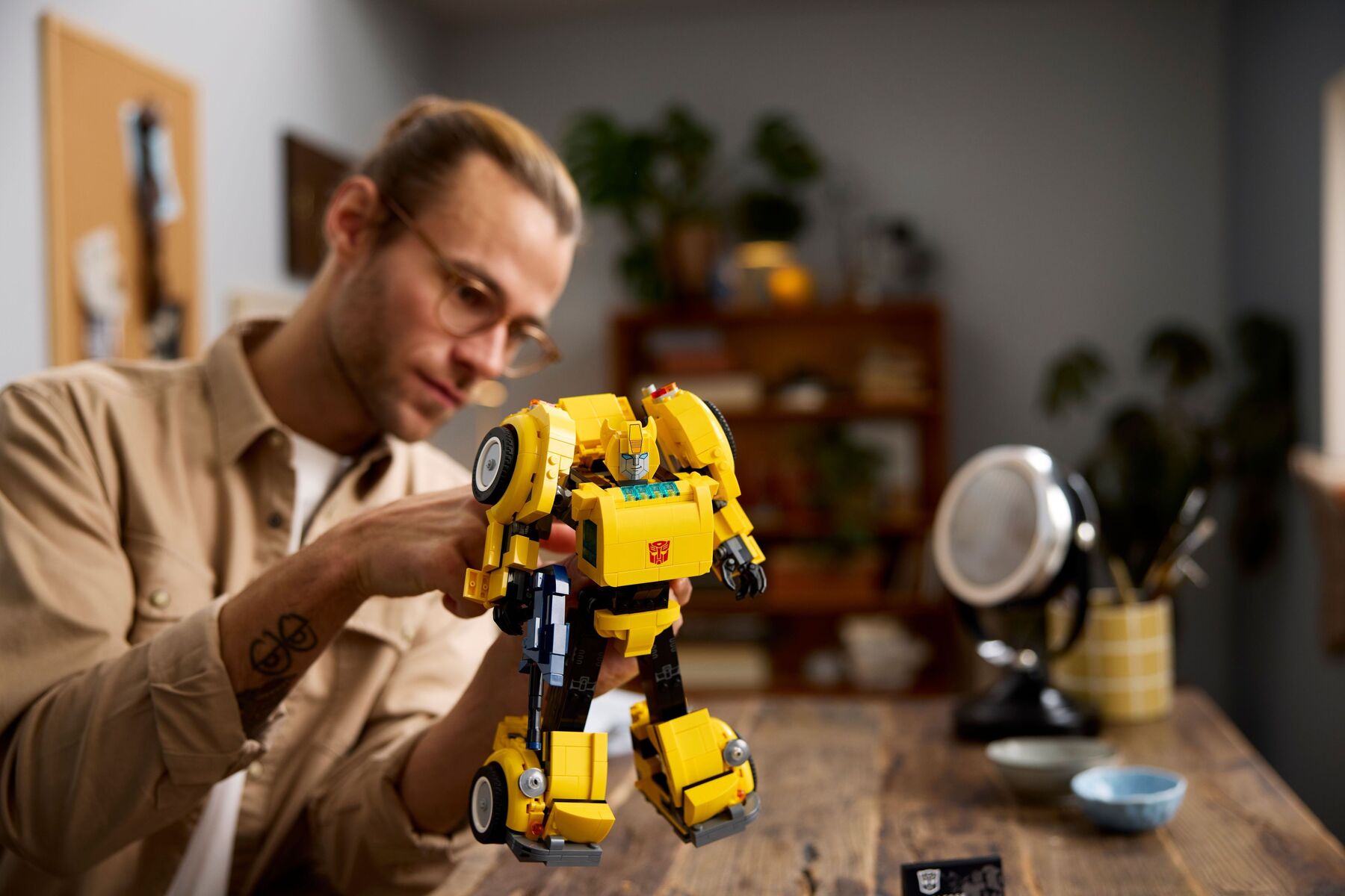 Конструктор LEGO Icons Бамблбі (10338)
