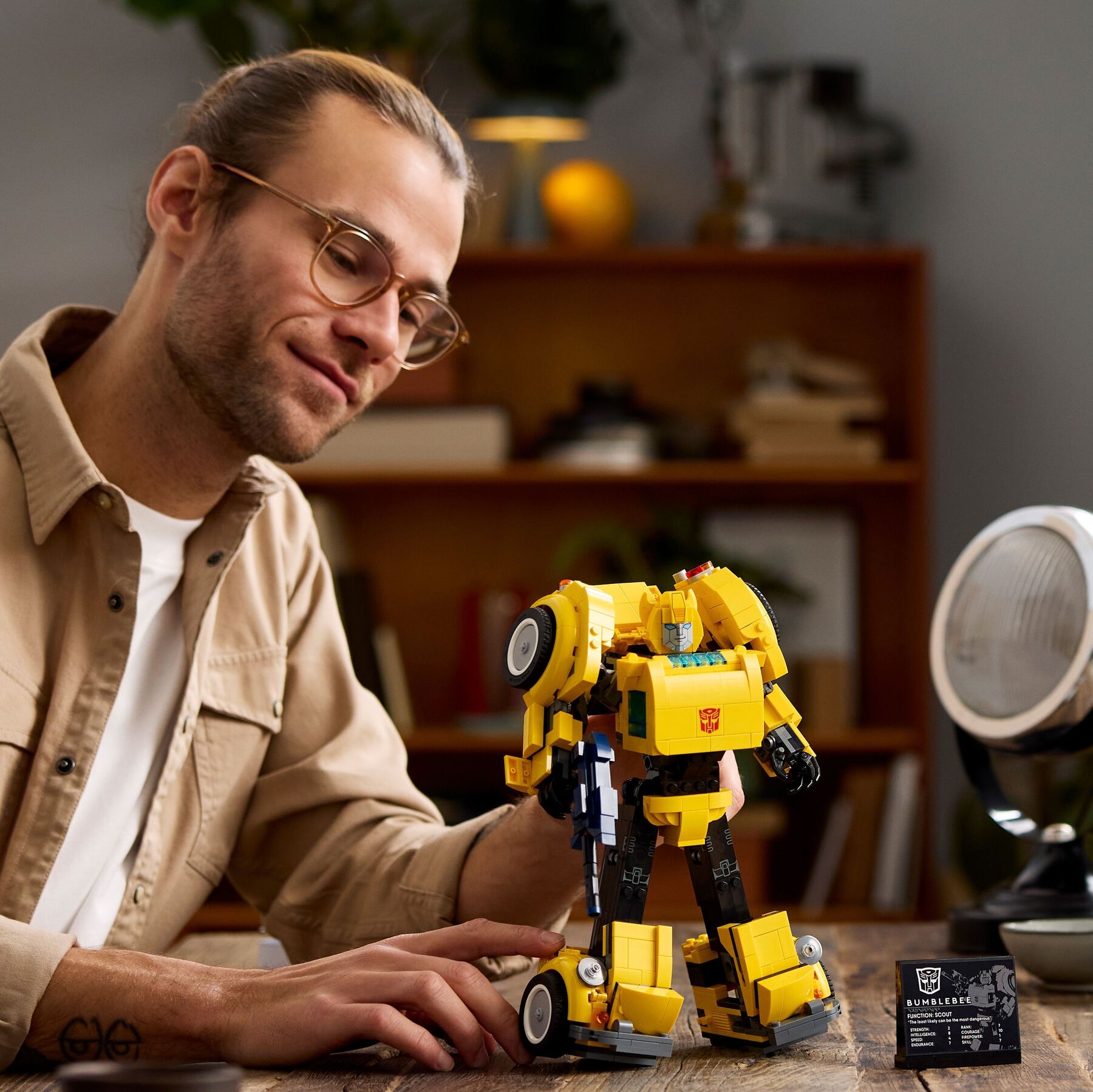 Конструктор LEGO Icons Бамблбі (10338)