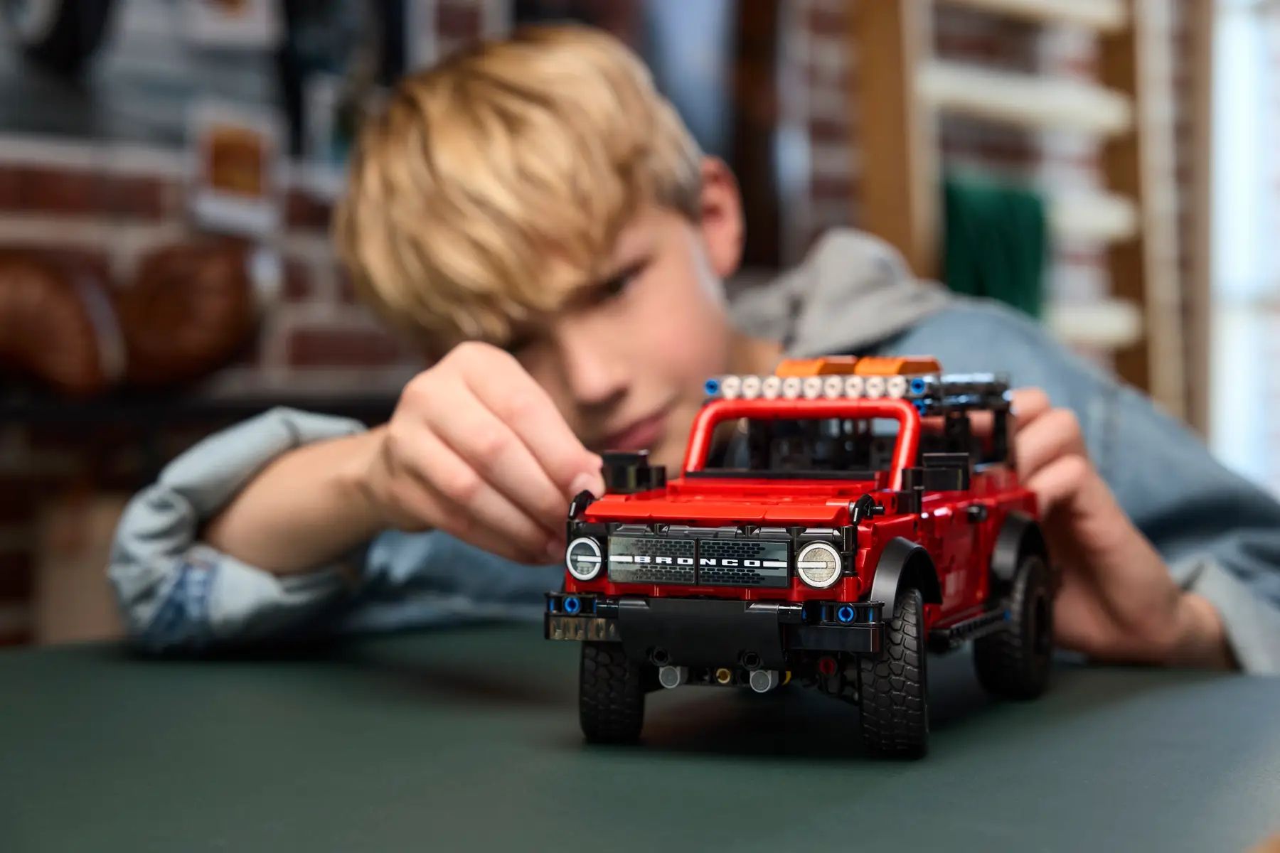 Конструктор LEGO Technic Позашляховик Ford Bronco (42213)