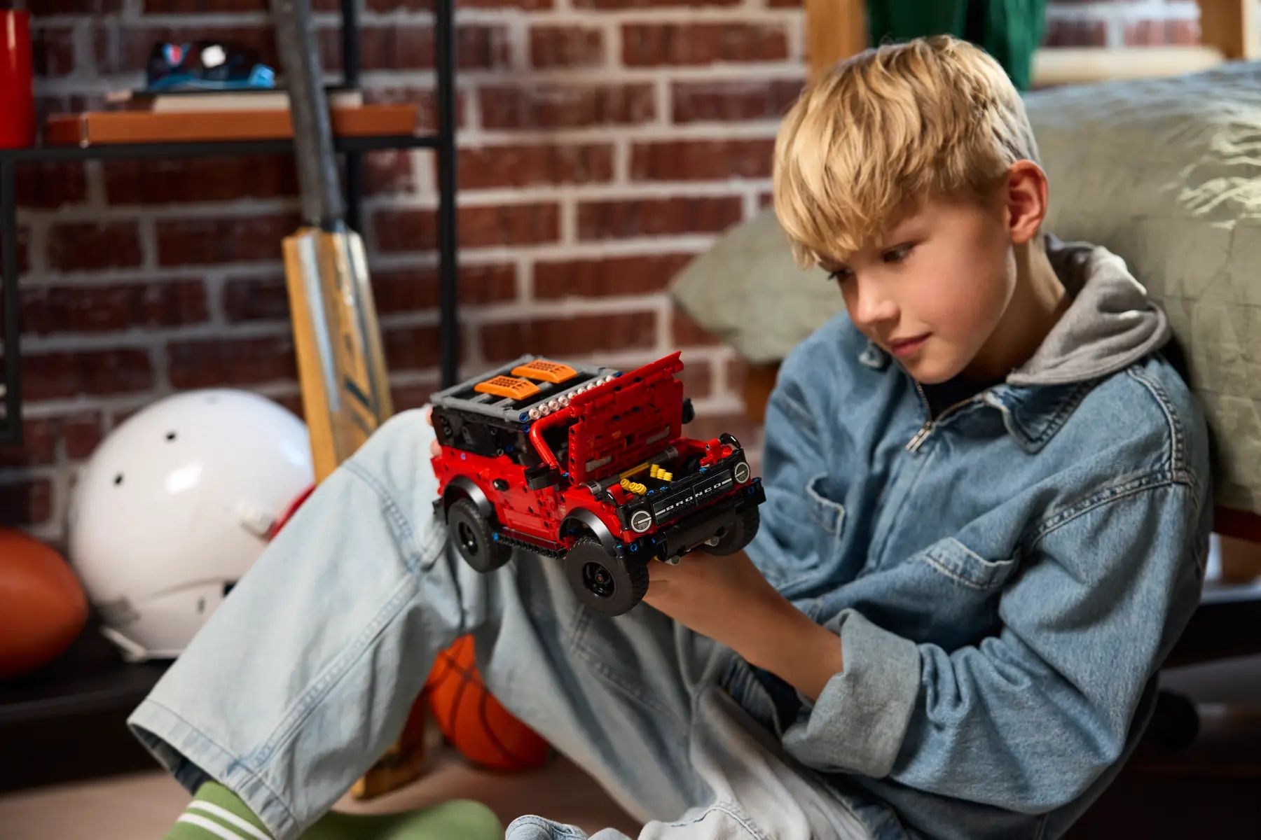 Конструктор LEGO Technic Позашляховик Ford Bronco (42213)