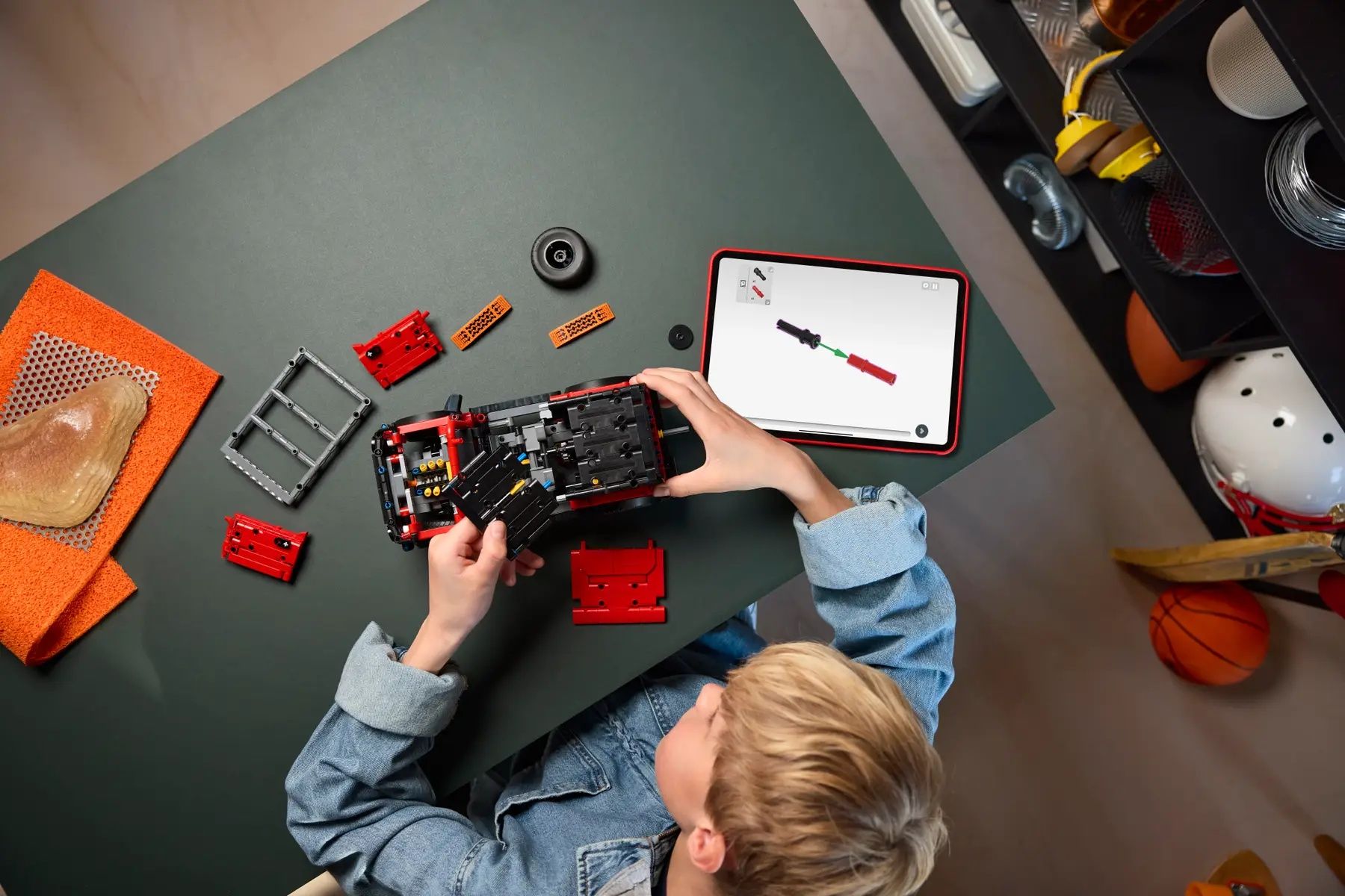 Конструктор LEGO Technic Позашляховик Ford Bronco (42213)