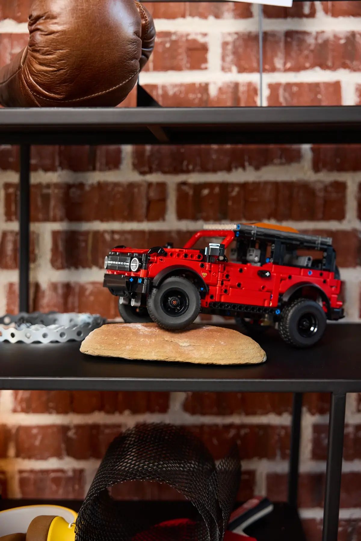 Конструктор LEGO Technic Позашляховик Ford Bronco (42213)