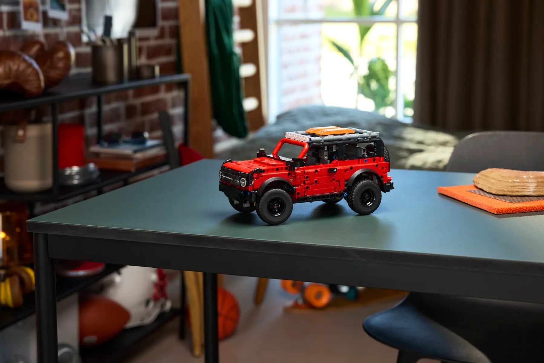 Конструктор LEGO Technic Позашляховик Ford Bronco (42213)