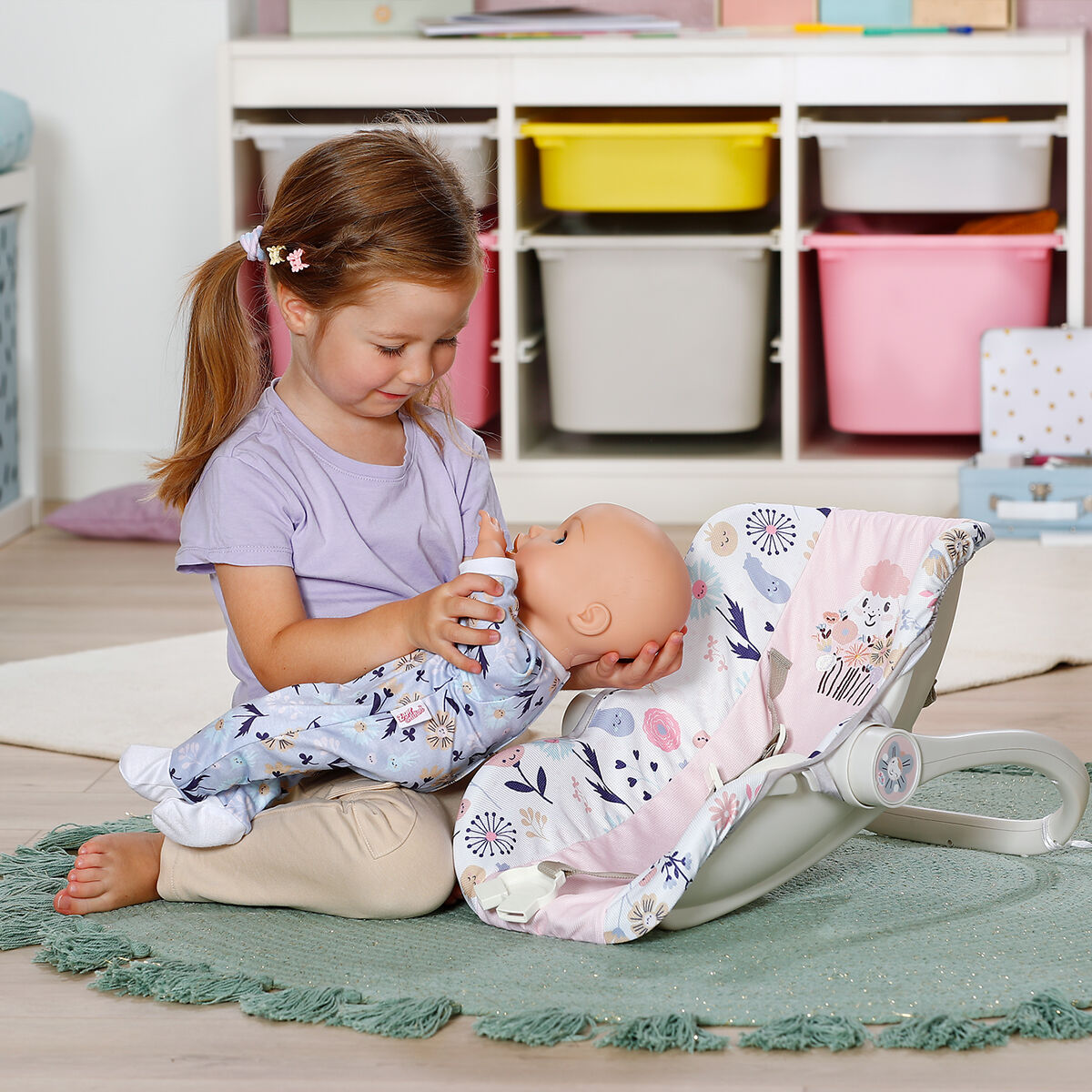 Крісло-переноска для ляльки BABY BORN 2 в 1 – КВІТКОВИЙ СТИЛЬ