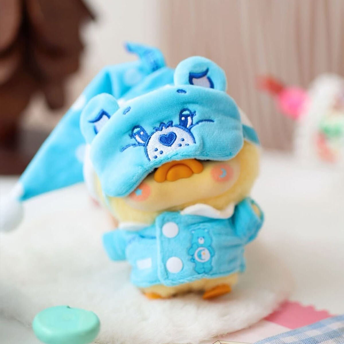 Колекційна м'яка іграшка з кільцем POP TOP 1983toys серії "Upset Duck x Care Bears" - БУДЬ ВЕСЕЛКОЮ (у дисп., в ас.)