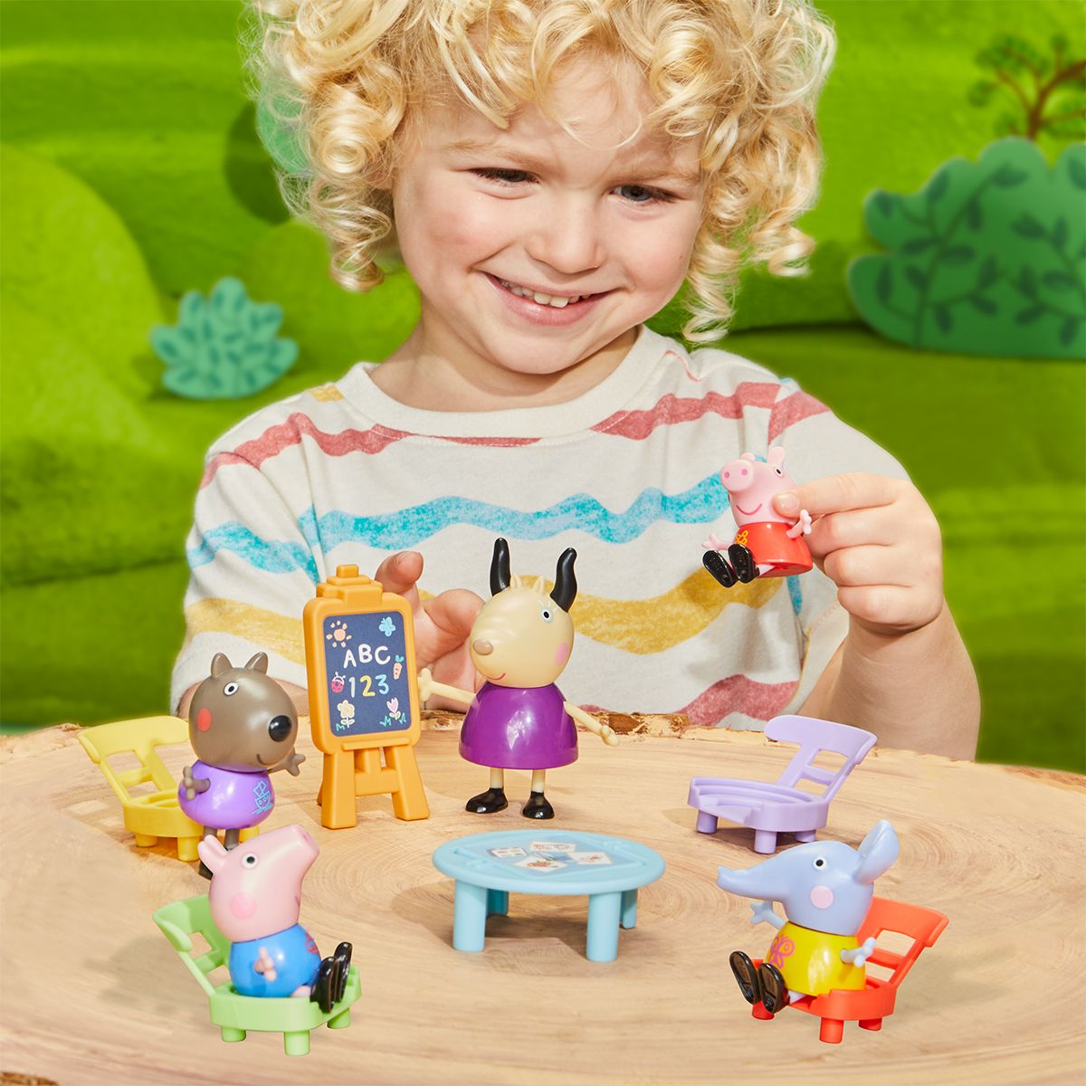 Ігровий набір PEPPA FIGURINES - КЛАС ПЕППИ
