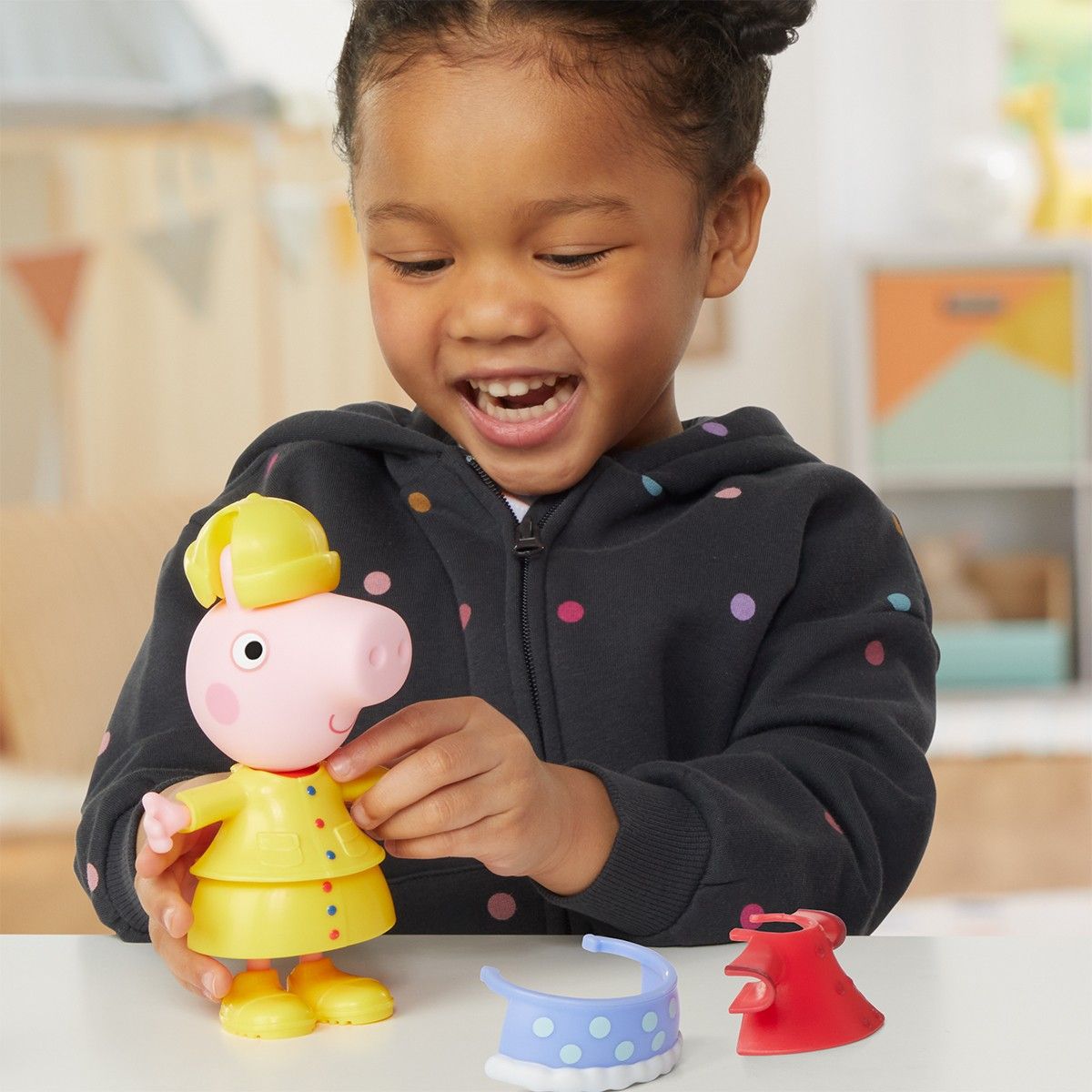 Ігровий набір PEPPA FIGURINES серії "Модна пригода" - ОДЯГНИ ПЕППУ