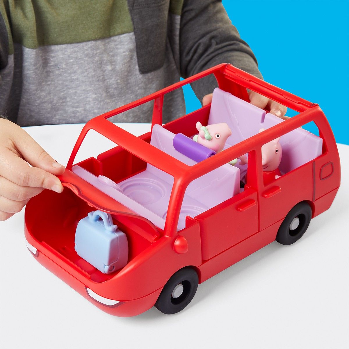 Ігровий набір PEPPA FIGURINES – ВЕЛИКИЙ РОДИННИЙ АВТОМОБІЛЬ ПЕППИ