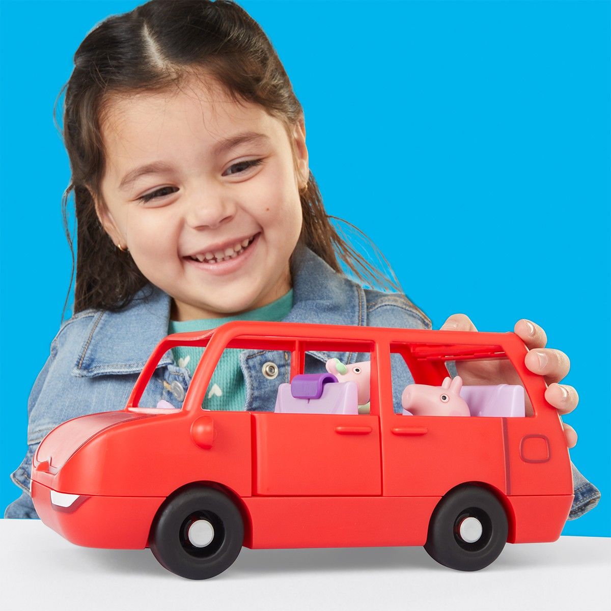 Ігровий набір PEPPA FIGURINES – ВЕЛИКИЙ РОДИННИЙ АВТОМОБІЛЬ ПЕППИ