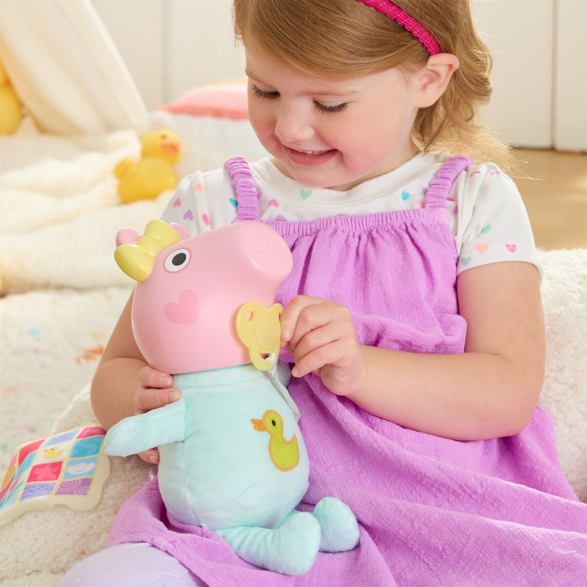 Інтерактивна іграшка PEPPA  – КРИХІТКА ЕВІ: ХРЮШКИ-ОБІЙМАШКИ