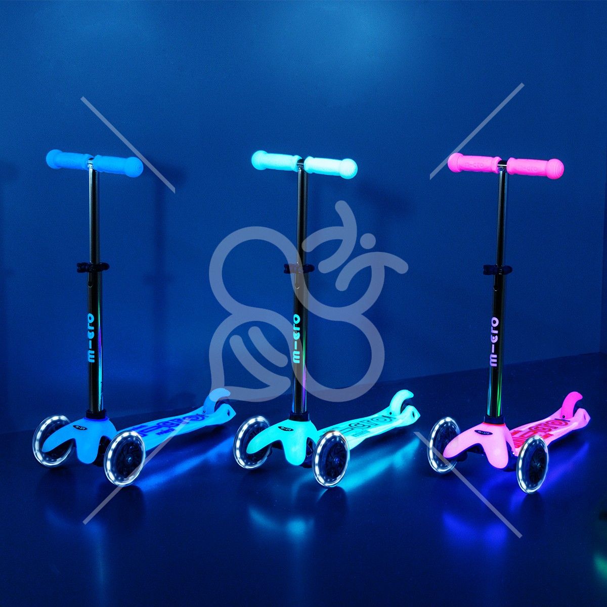 Самокат MICRO серії "Mini Deluxe Glow LED" – АРКТИЧНИЙ СИНІЙ (до 50 kg, 3-х колісний, світло)