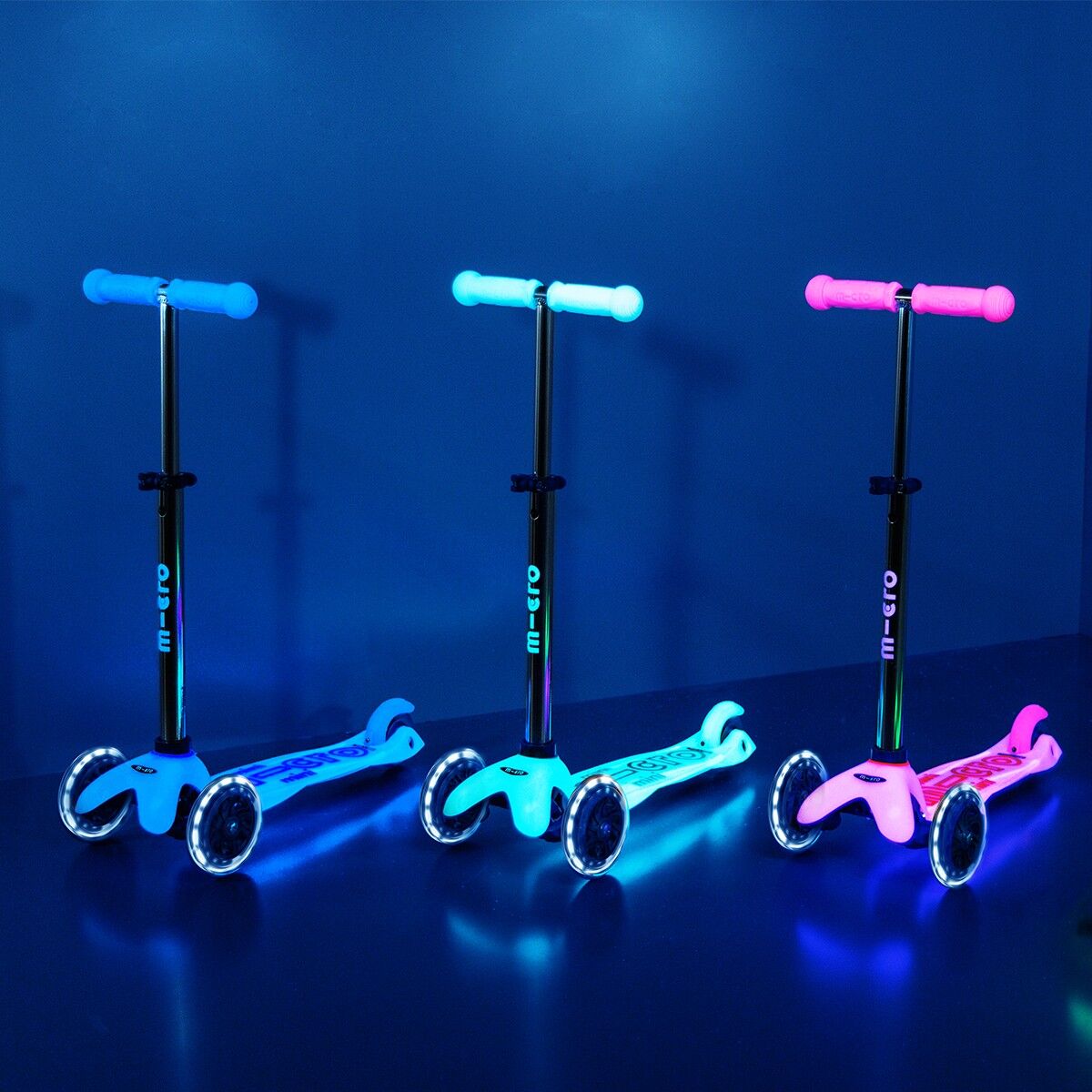 Самокат MICRO серії "Mini Deluxe Glow LED" – МОРОЗНИЙ РОЖЕВИЙ (до 50 kg, 3-х колісний, світло)